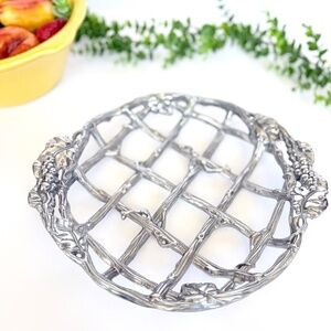 VTG Cast Aluminum Grapevine Pie Plate Trivet Cottagecore Farmhouse CB Taub 2001